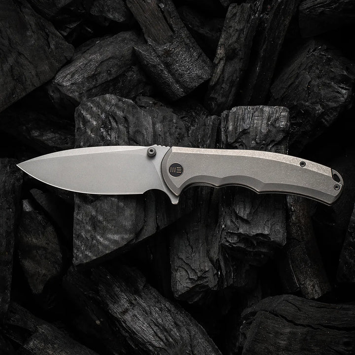 Kaviso Exclusive WE Knife Praxis with S35VN Blade, Titanium Frame Lock, Stonewashed Blade, Dual thumbstuds