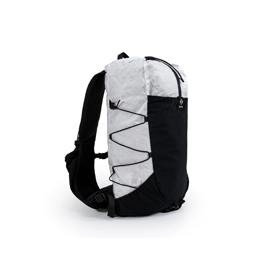 Bonfus Fastus 23L ultralight fastpacker in white - front view DCF Ultra 200X daypack for speed hiking