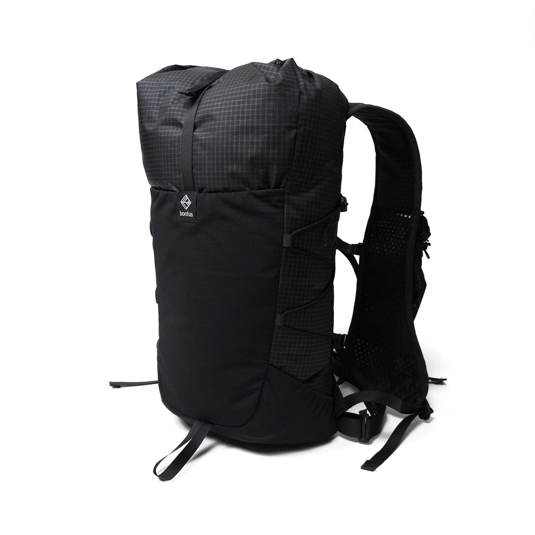 Bonfus Fastus 23L ultralight fastpacker in black - front view DCF Ultra 200X compact hiking daypack