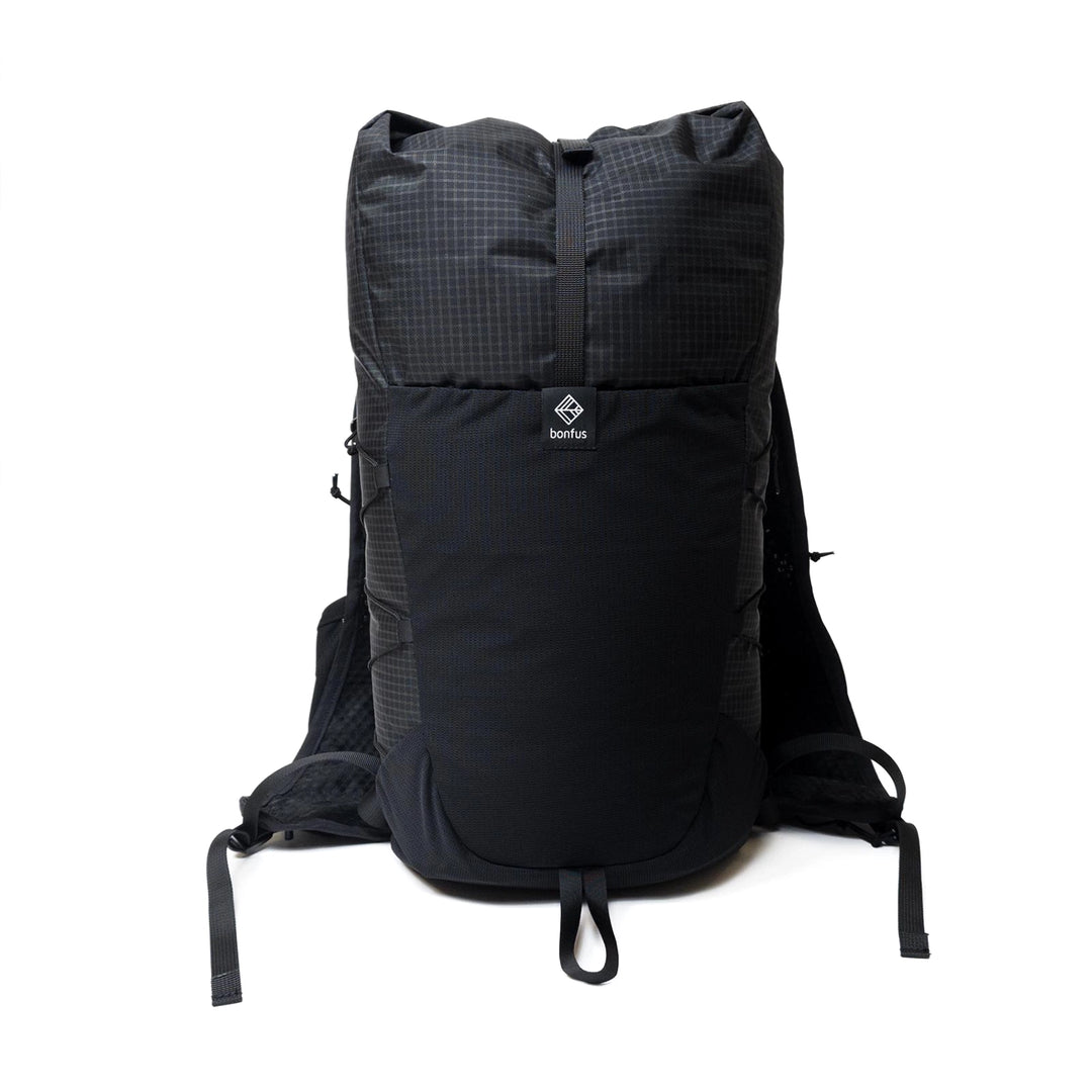 Bonfus Fastus 23L ultralight fastpacker black front straight-on - clean DCF Ultra 200X fabric design