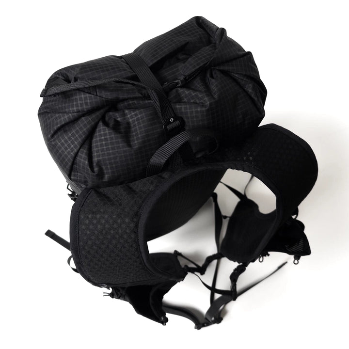 Bonfus Fastus 23L ultralight fastpacker black top view - roll top closure on DCF compact hiking pack