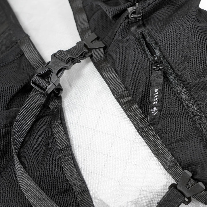 Bonfus Fastus 23L ultralight fastpacker white detail - DCF fabric construction and minimalist design
