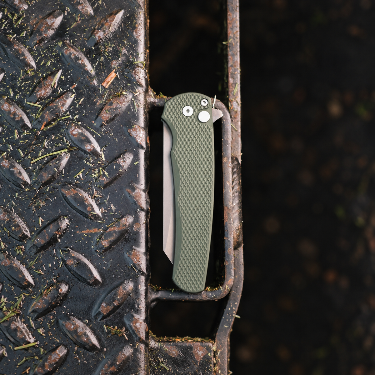 Malibu Pro-Tech knife with magnacut blade