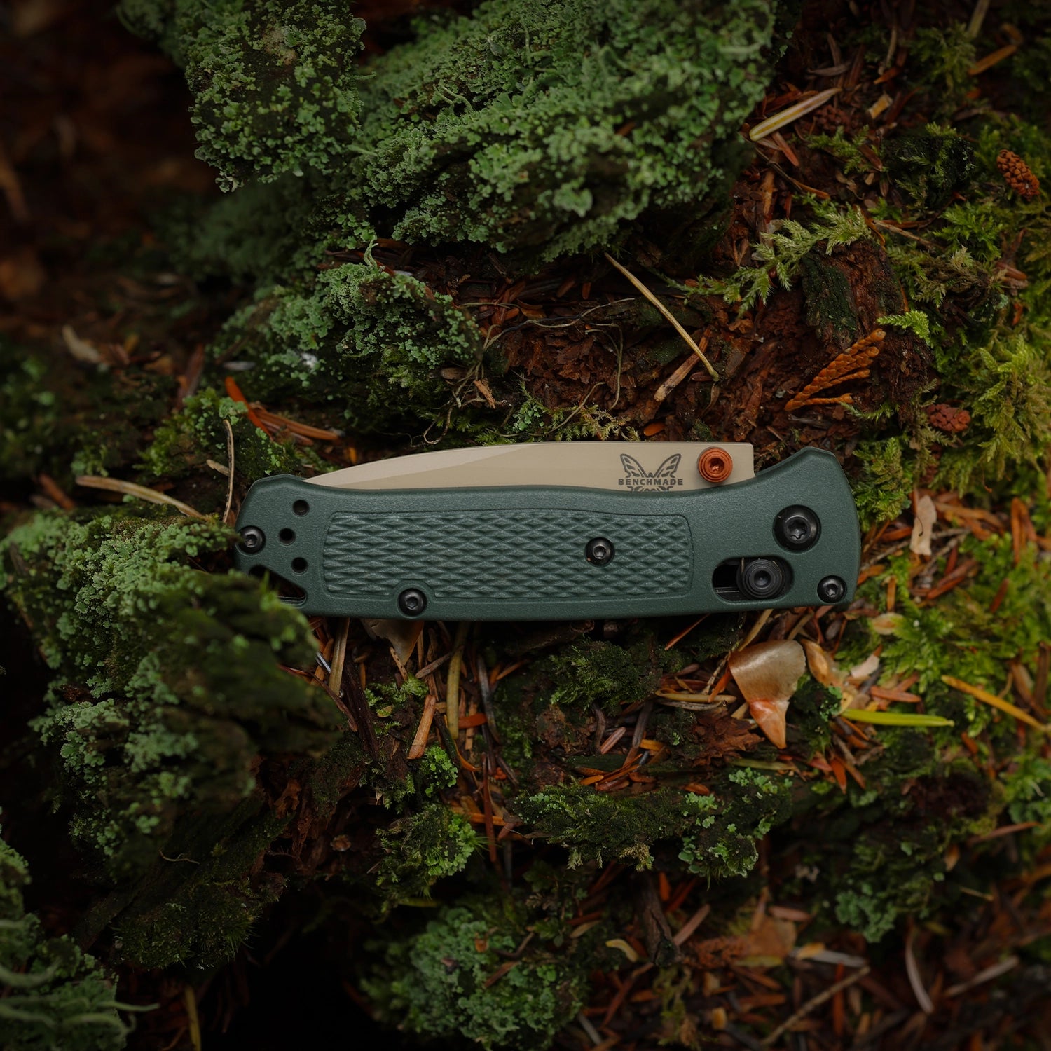 Benchmade Mini Bugout Taiga Green Grivory 533TN-2601 Elmax Folding Knife, in use