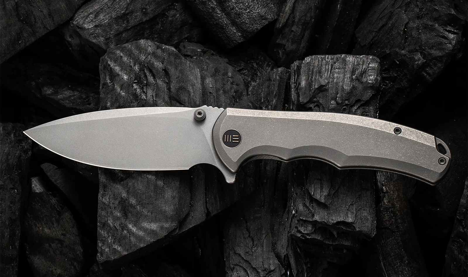 WE knife Praxis S35VN Titanium Frame Lock with dual thumb studs